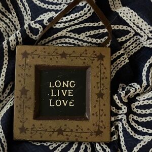 “Long Live Love” Decor 4”x4” with Stars, Berries & Suede Strap